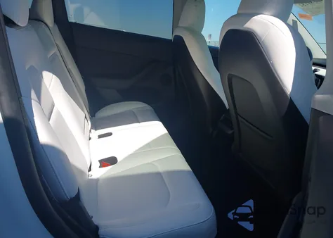 2024 Tesla Model Y Long Range Single Motor Rear-Wheel Drive/Rwd z USA, uszkodzony, nr VIN 7SAYGDED3RF093468